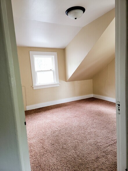 Building Photo - 623 Deyo Ave