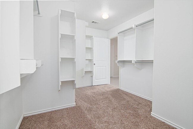 Building Photo - 719 Bronco Ct