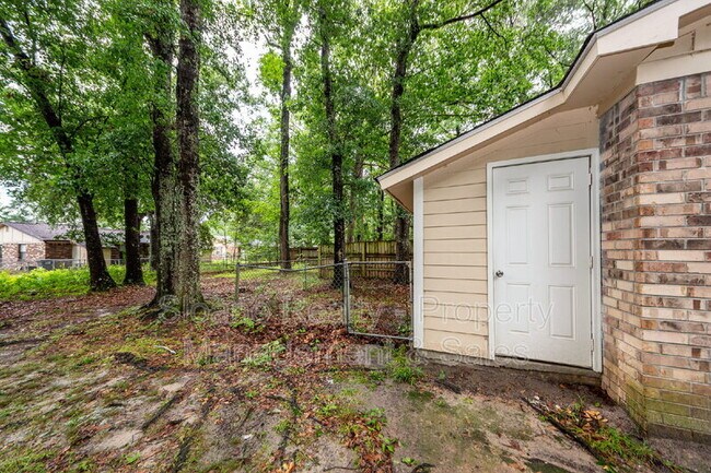 Building Photo - 819 Sandpiper Dr