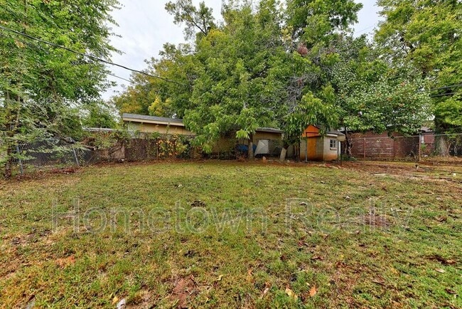 Building Photo - 1135 N Billen Ave