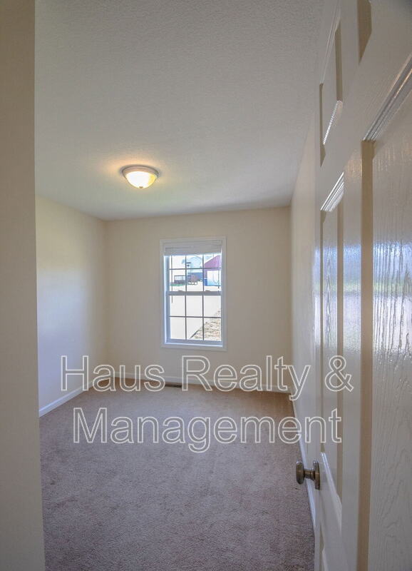 Building Photo - 955 Russet Dr