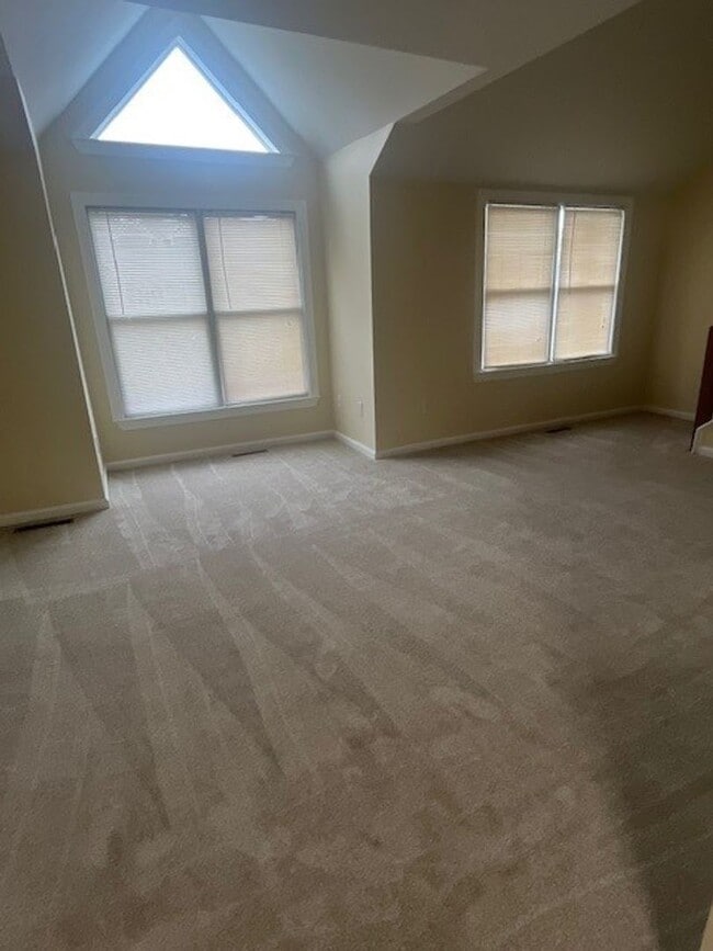 Building Photo - Gorgeous home with boat slip and water views