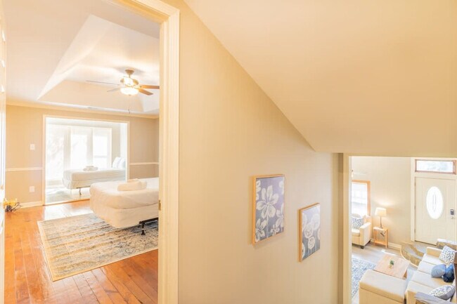 Building Photo - 3912 Crestview Dr