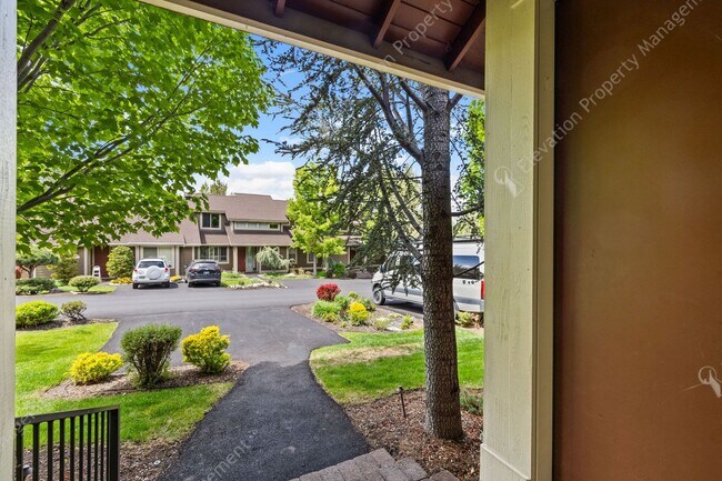Building Photo - Eagle Crest Townhome Steps to Lakeside Center & Trails