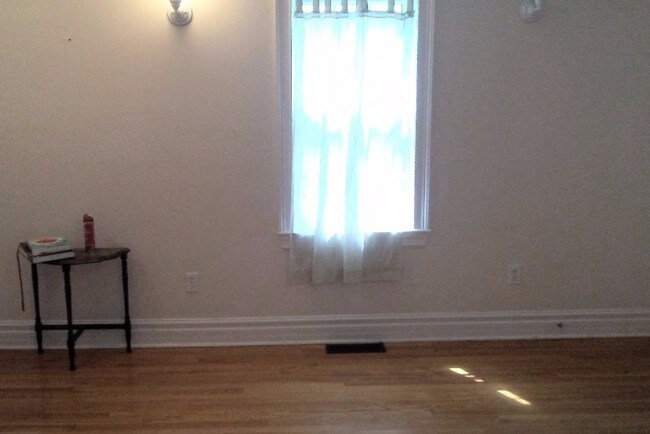 Dining Room - 220 Oak St