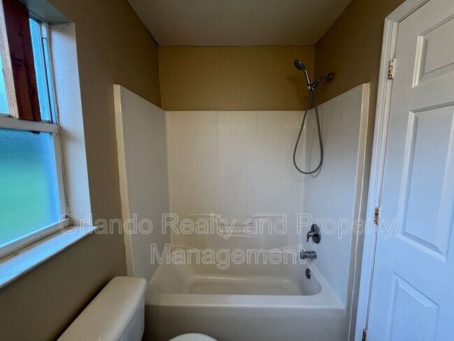 Building Photo - 550 Imperial Pl