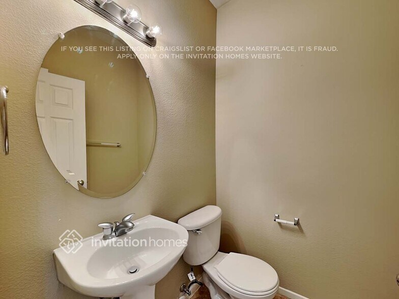 Building Photo - 9800 Red Horse St