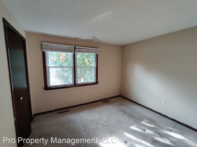 Building Photo - 3 br, 1.5 bath House - 77 Hitchcock Drive