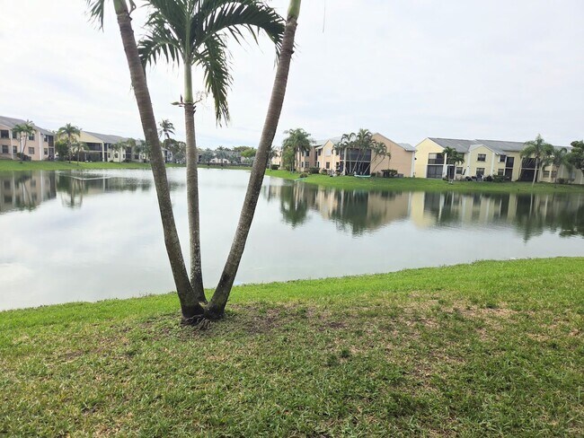 Building Photo - Fully furnished Lake View Condo in Gated Community