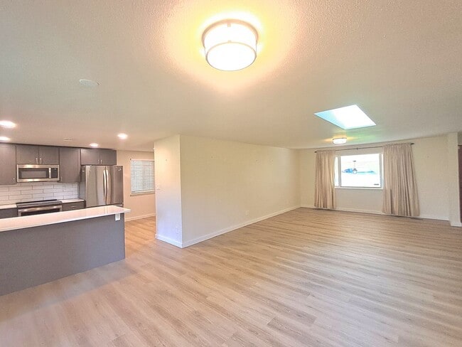 Building Photo - $2,595 - 4 Bed / 3 Bath Home with Fully Fe...