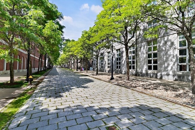 Building Photo - 33 3rd St