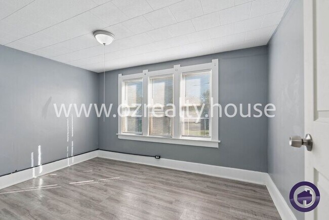 Building Photo - 1624 Macomber St