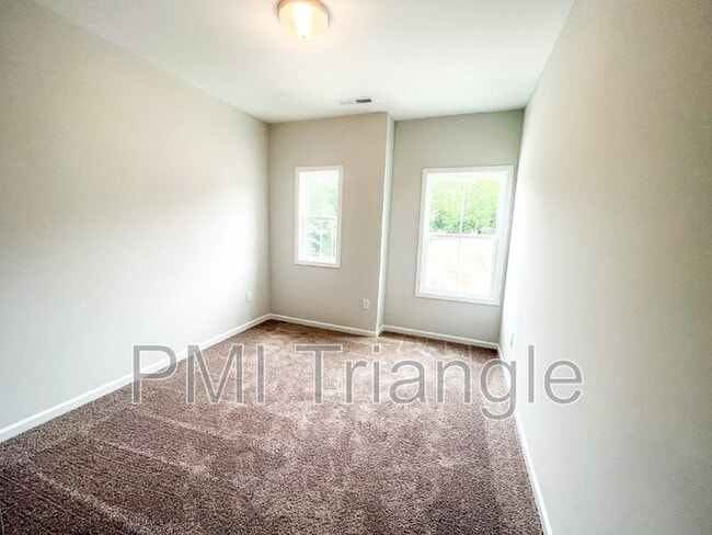 Building Photo - 802 Oak Center Dr