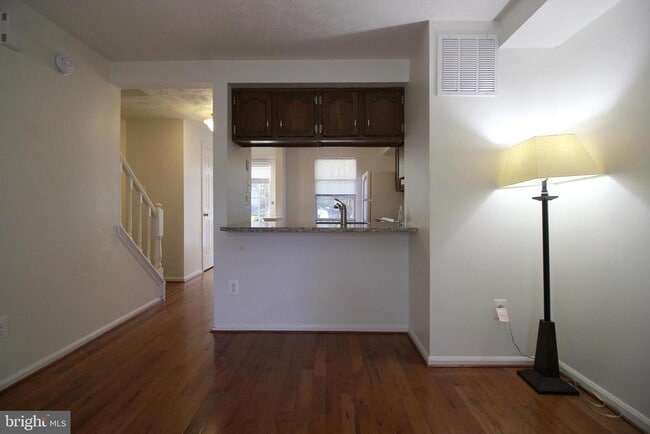 Building Photo - 1544 Woodcrest Dr
