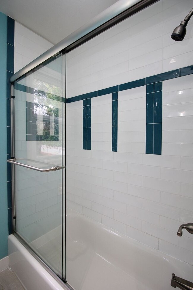 Building Photo - 2718 SE 58th Ave