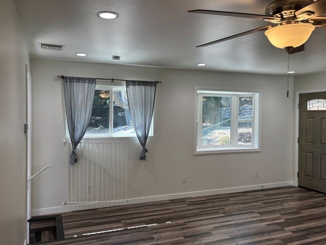 Building Photo - Great Location! A Must See 2 Bedroom/ 2 Ba...