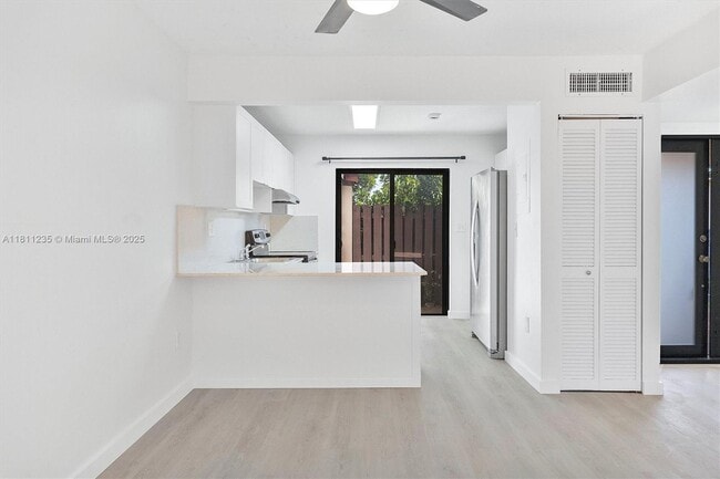 Building Photo - 3809 SW 82nd Ave