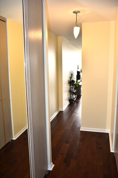 Building Photo - 1636 N Wells St