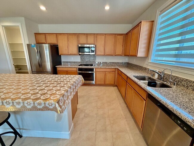 Building Photo - Vacaville 4 Bed | 3 Bath | Single-Story | 2,490 SF | Built in 2021