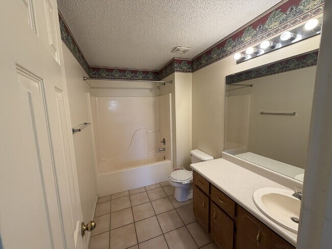 Building Photo - Home For Rent