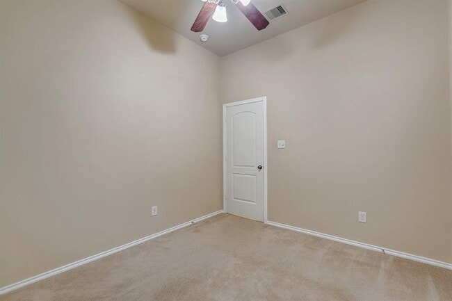 Building Photo - 5615 Stoneridge Ct