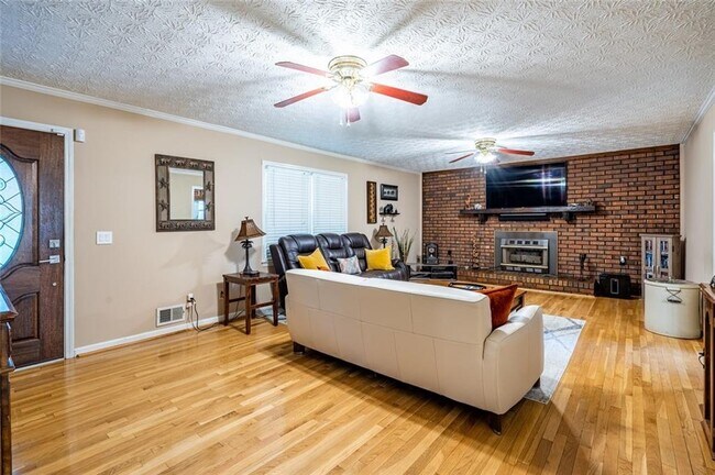 Building Photo - 465 Dobbs Rd