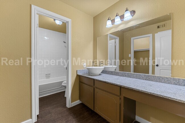 Building Photo - 5516 Boca Raton Blvd