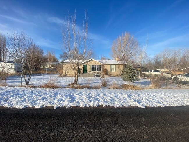 Building Photo - 4 Bedroom Single Family Home!