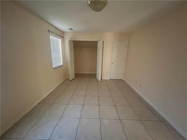 Building Photo - 3425 Century Dr