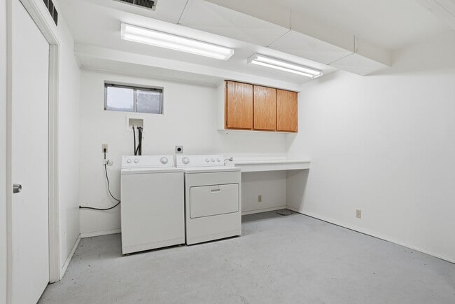 Building Photo - 688 W Kolby Ct