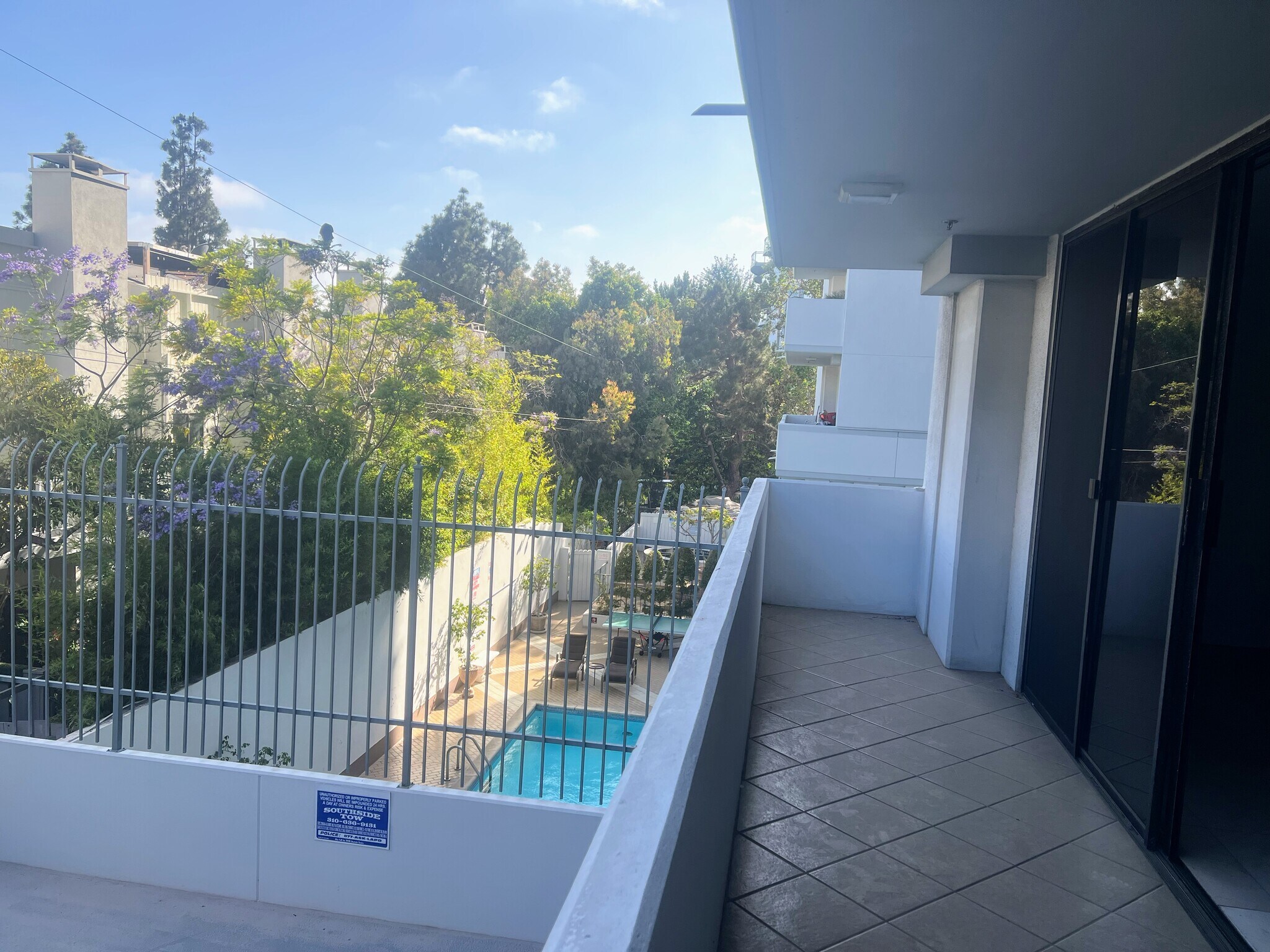 Big balcony - 10660 Wilshire Blvd