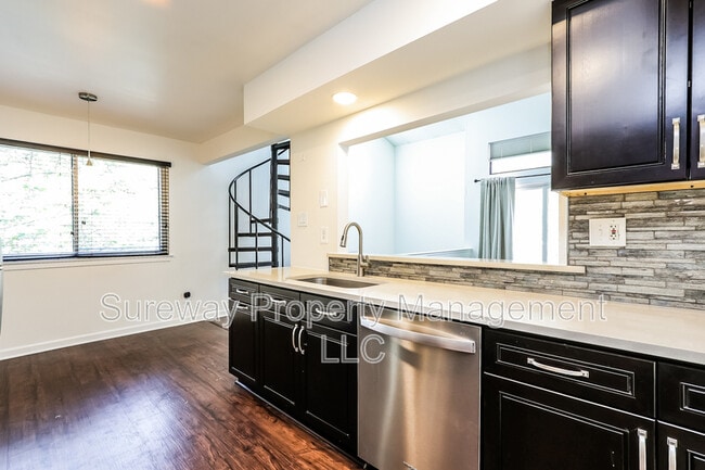 Building Photo - 806 Gregorys Way