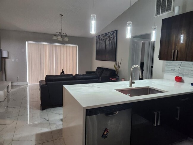 Building Photo - 17312 Silver Creek Ct