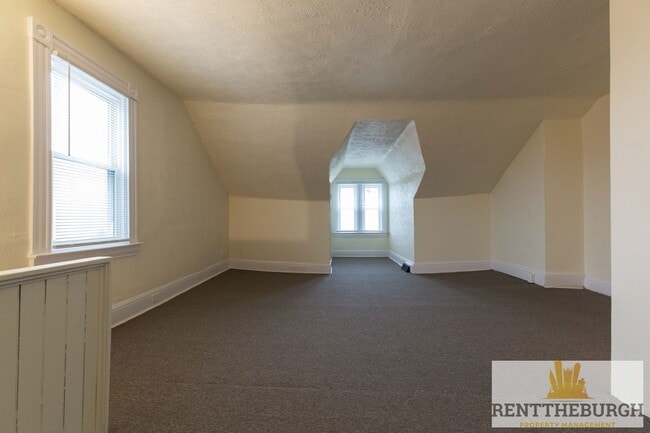 Building Photo - Updated 4BR 2 Full Bath House with Parking!