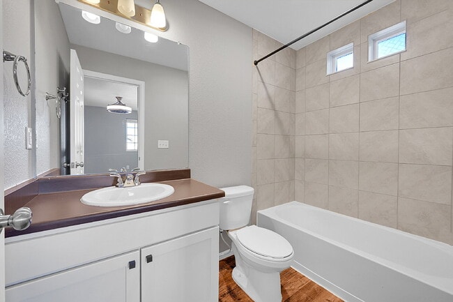 Building Photo - $2,595.00, 2-bed, 2.5-bath located in Aurora.