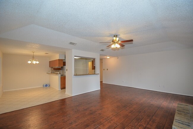 Building Photo - 3015 Sam Houston Dr