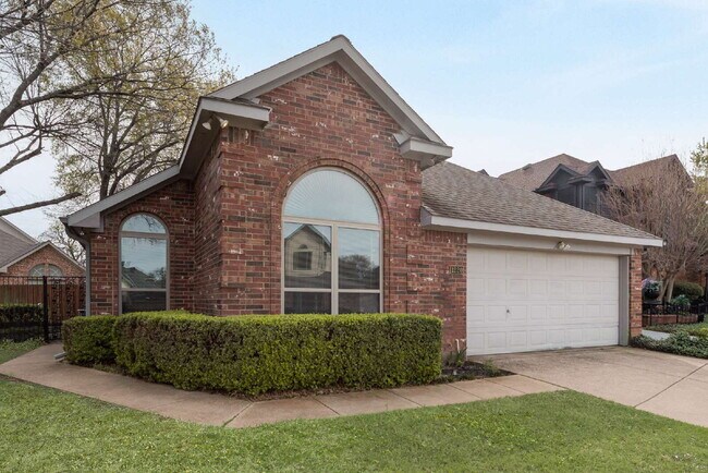 Building Photo - Garden haven 3 bed 2 bath home in H-E-B school district