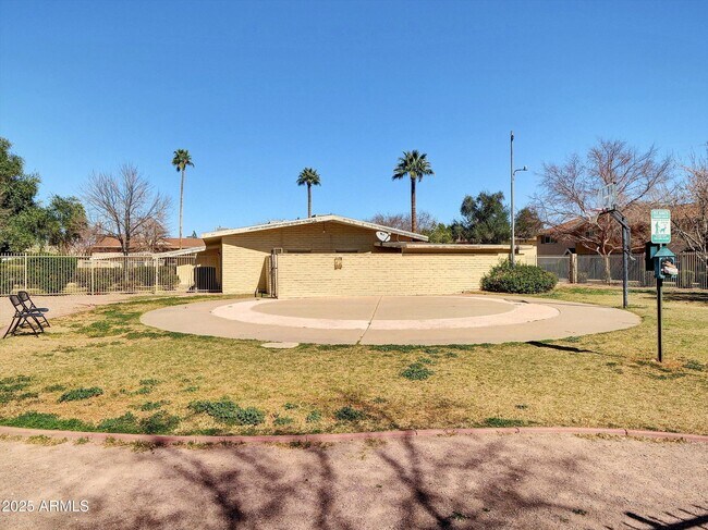 Building Photo - 8522 E Montebello Ave