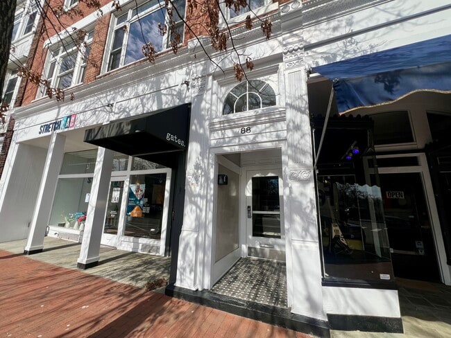 Building Photo - 88 Main St
