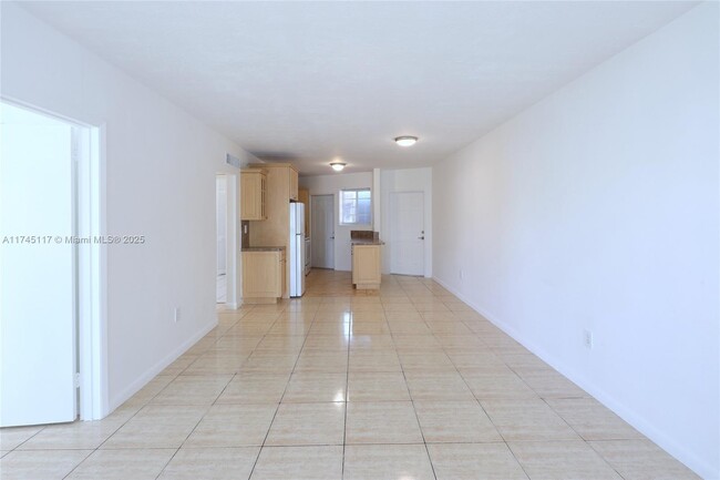 Building Photo - 1671 NE Miami Gardens Dr