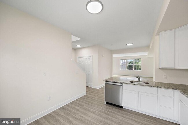 Building Photo - 611 Pony Ln