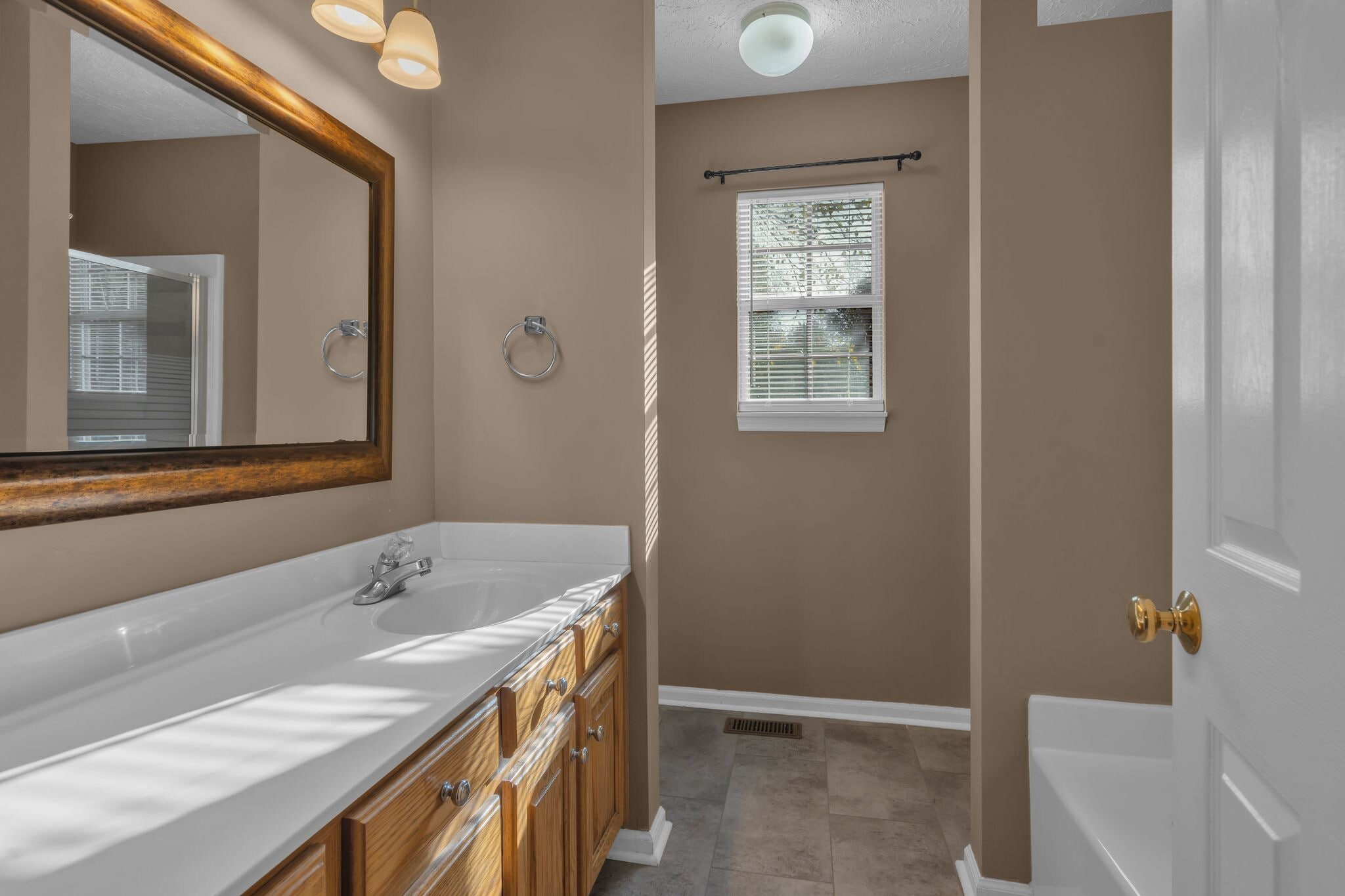 Building Photo - 1409 Aaronwood Dr