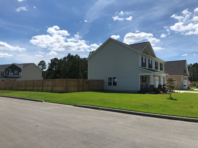 Building Photo - 401 Saratoga Ln