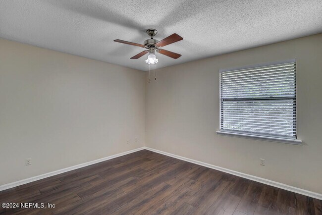 Building Photo - 4518 Crosstie Rd N