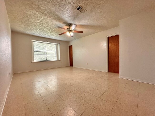 Building Photo - 1822 Willow Bend Dr