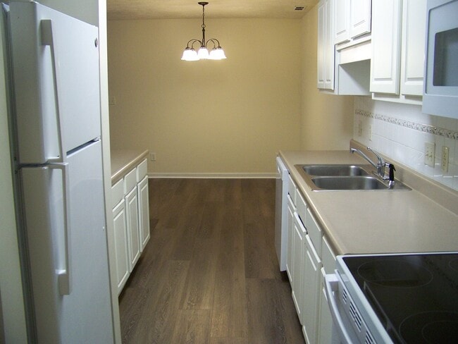 Building Photo - ELK RIDGE OF SOUTH VIEW CONDOMINUMS