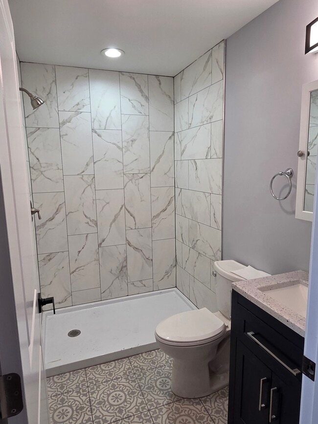 Building Photo - 831 S Western Ave