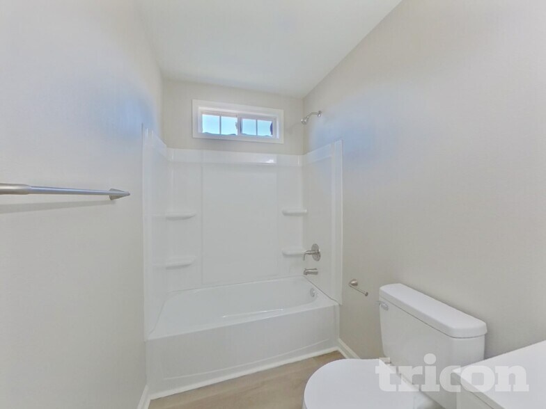 Building Photo - 1550 Oakdale Green Dr