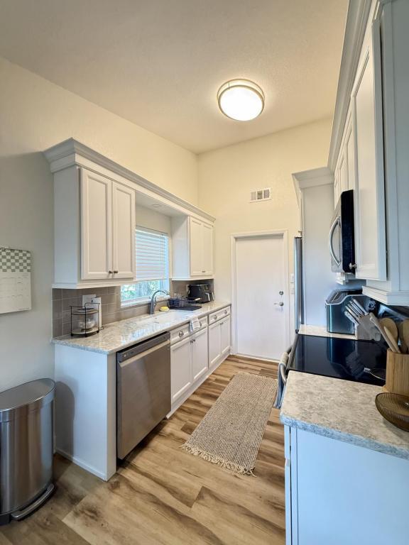 Building Photo - 4829 Wildflower Dr
