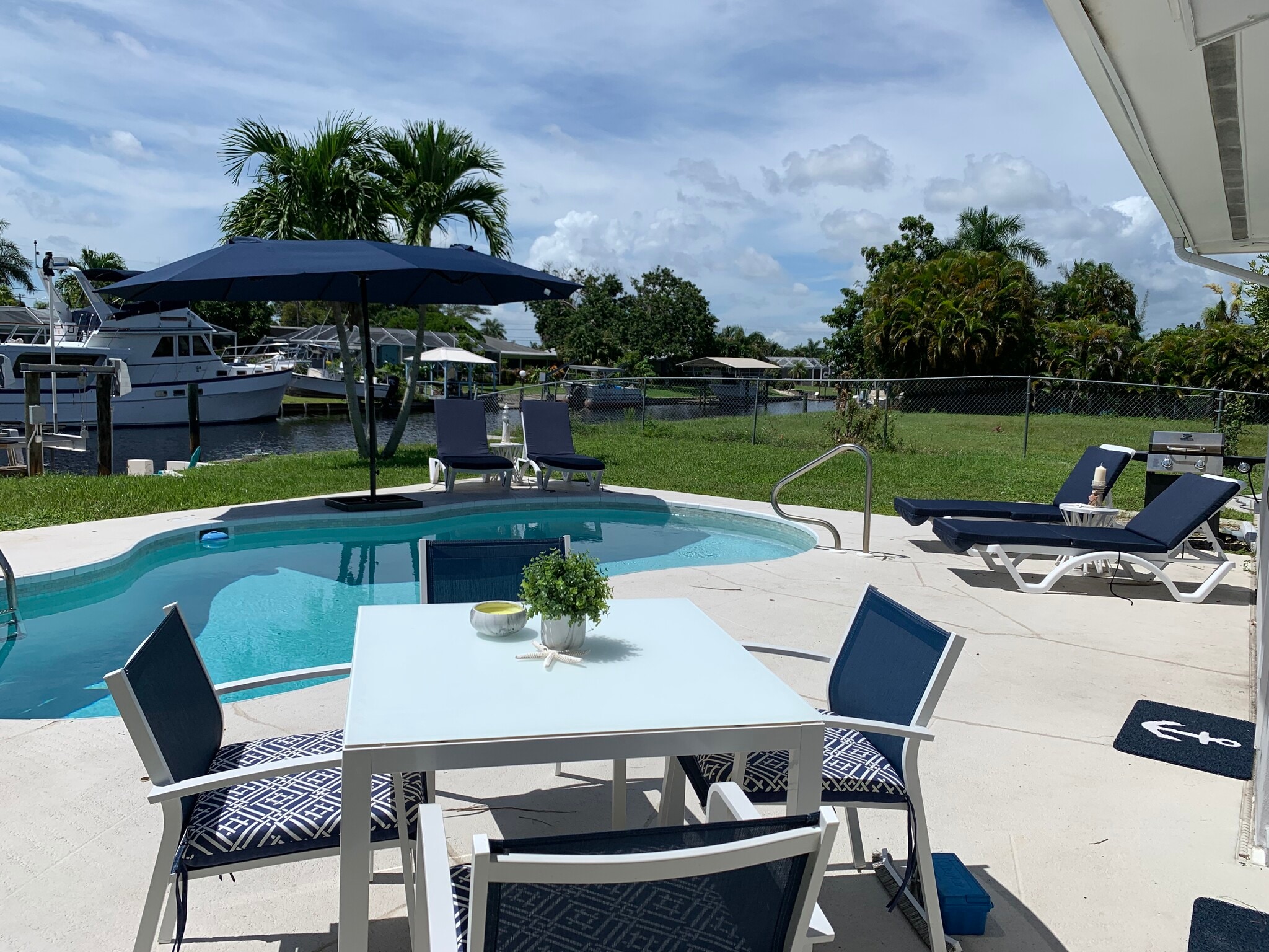 Building Photo - 5330 Bayshore Ave